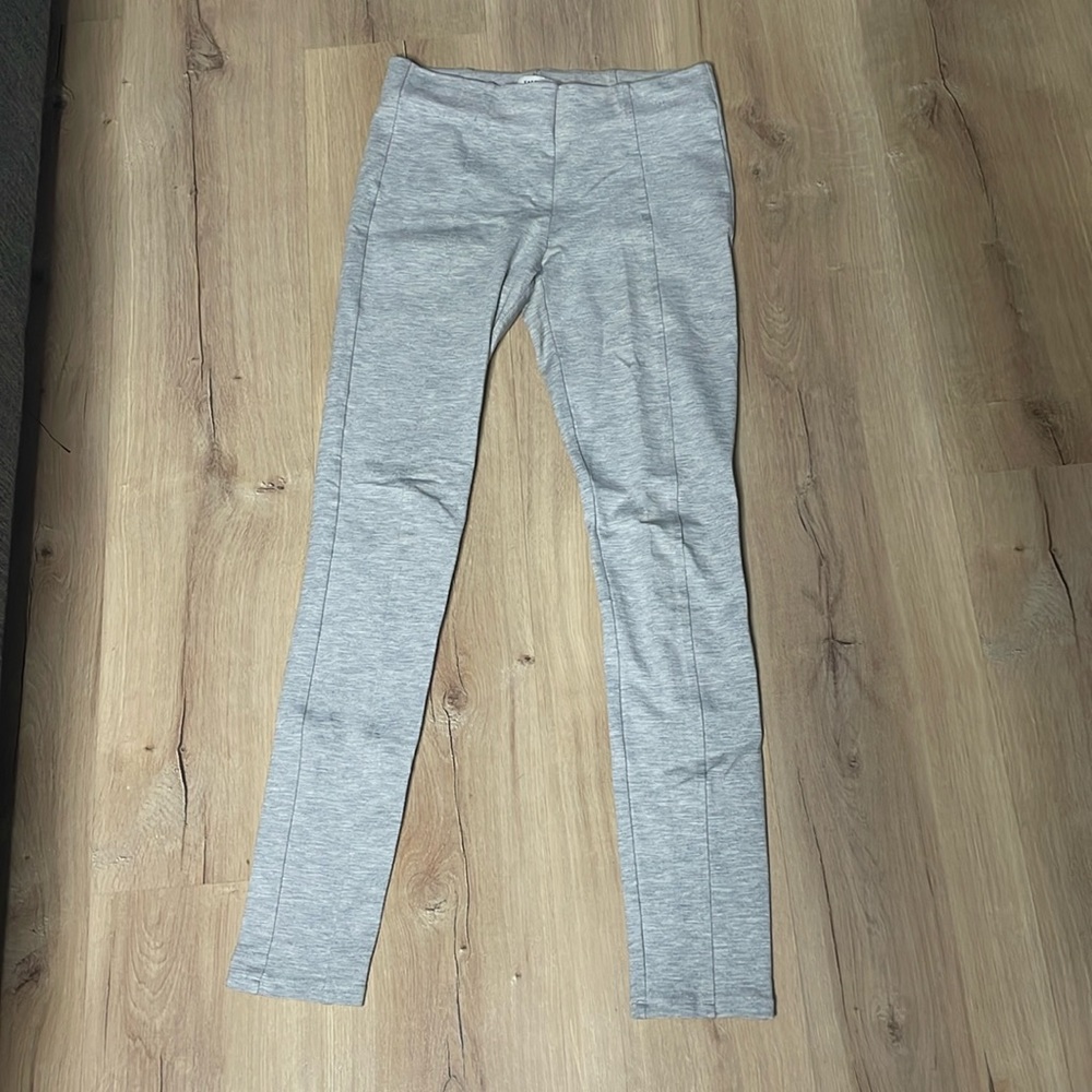 Aritzia Talula Gray Tights. Size 2. Excellent Used Condition.